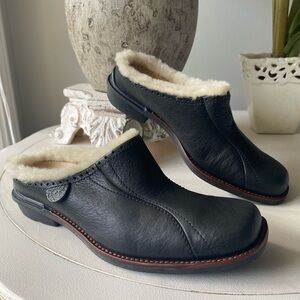 UGG Langford Leather Fur Lined Mules Slippers Slip On Shoes Womens 6 Black